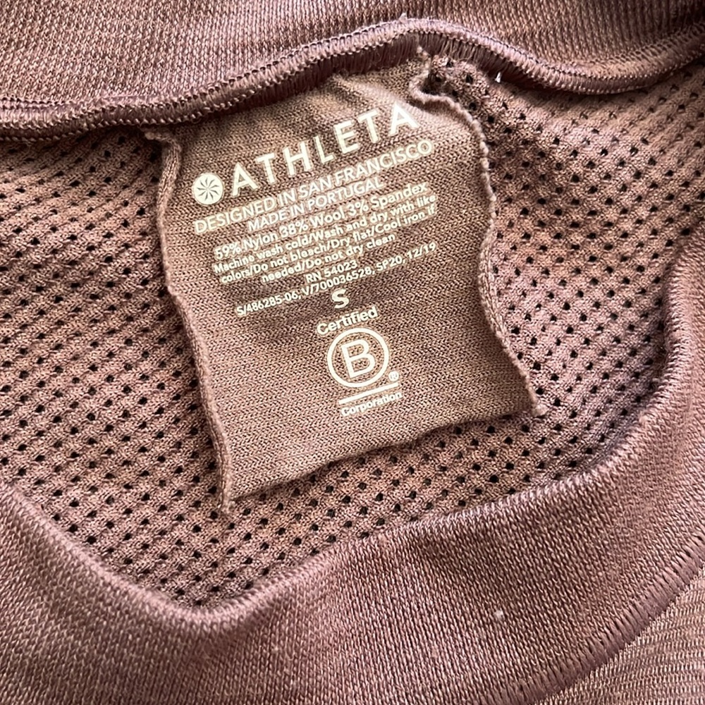 Athleta size small purple tank in GUC. Made in Portugal.  🇵🇹 - Picture 2 of 4